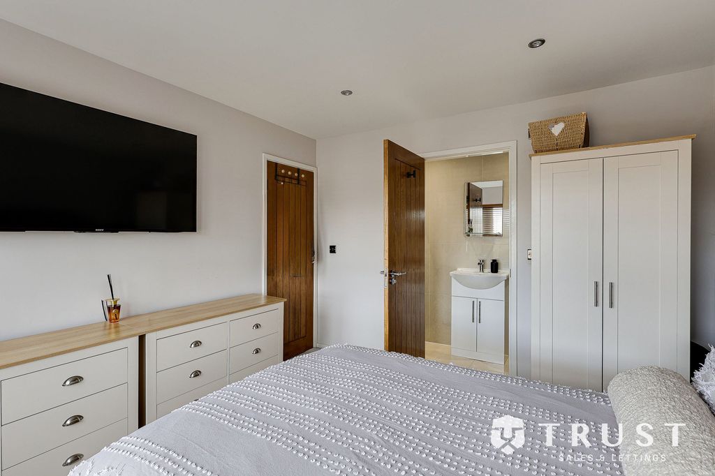 Additional image 25 of 4 bed detached bungalow for saleHall Park Avenue, Liversedge WF15