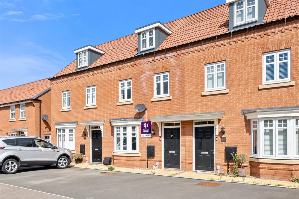 Property photo 1 of 24 92Kingfisherrdweb02.Jpg