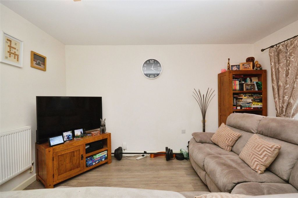 Property photo 2 of 8 2 - Picture No. 04