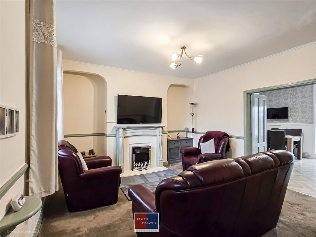 Property photo 3 of 23 Living Room