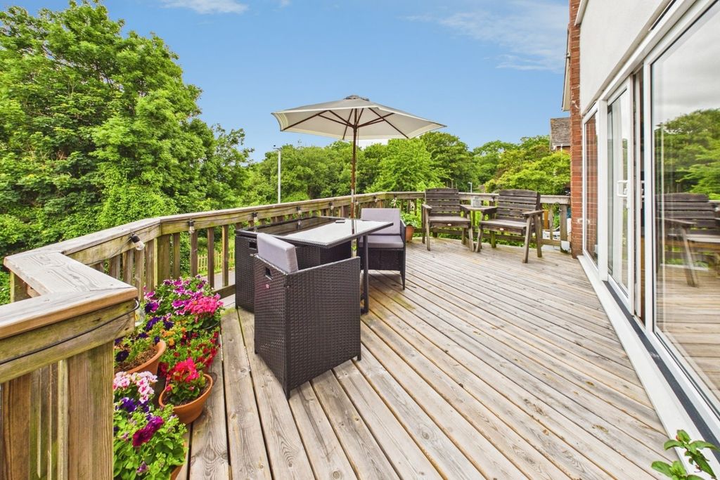 Property photo 2 of 19 Sun Terrace