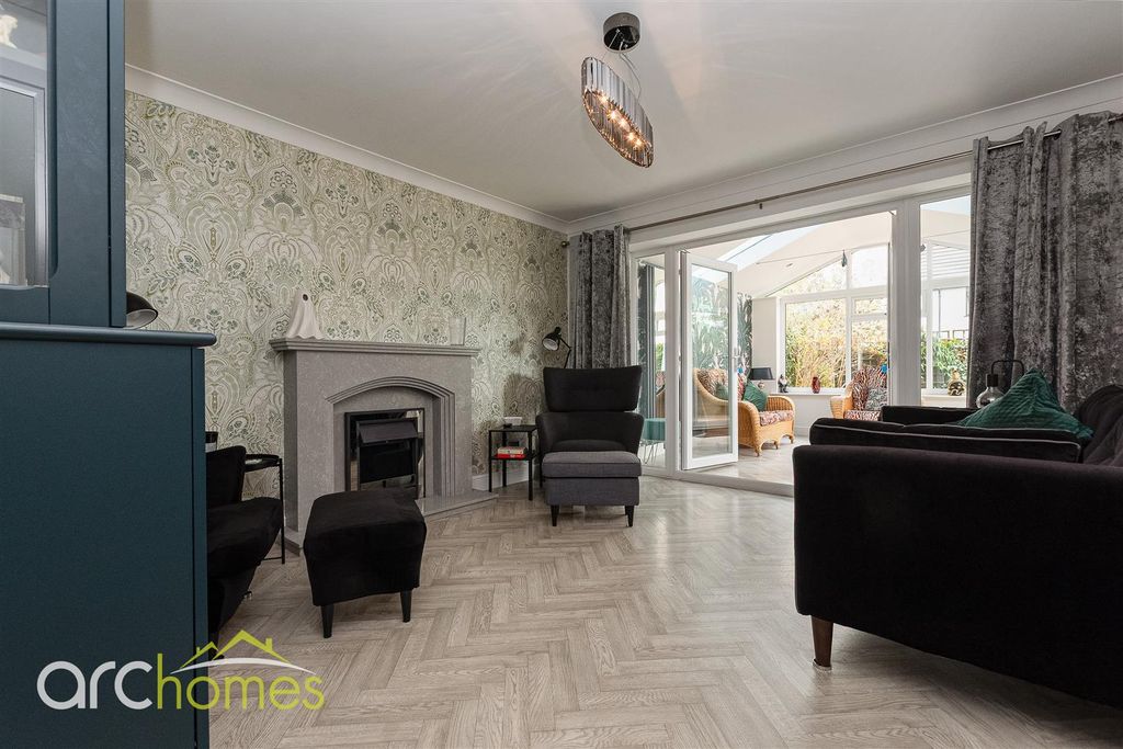 Property photo 2 of 37 Westleigh Lane-16.Jpg