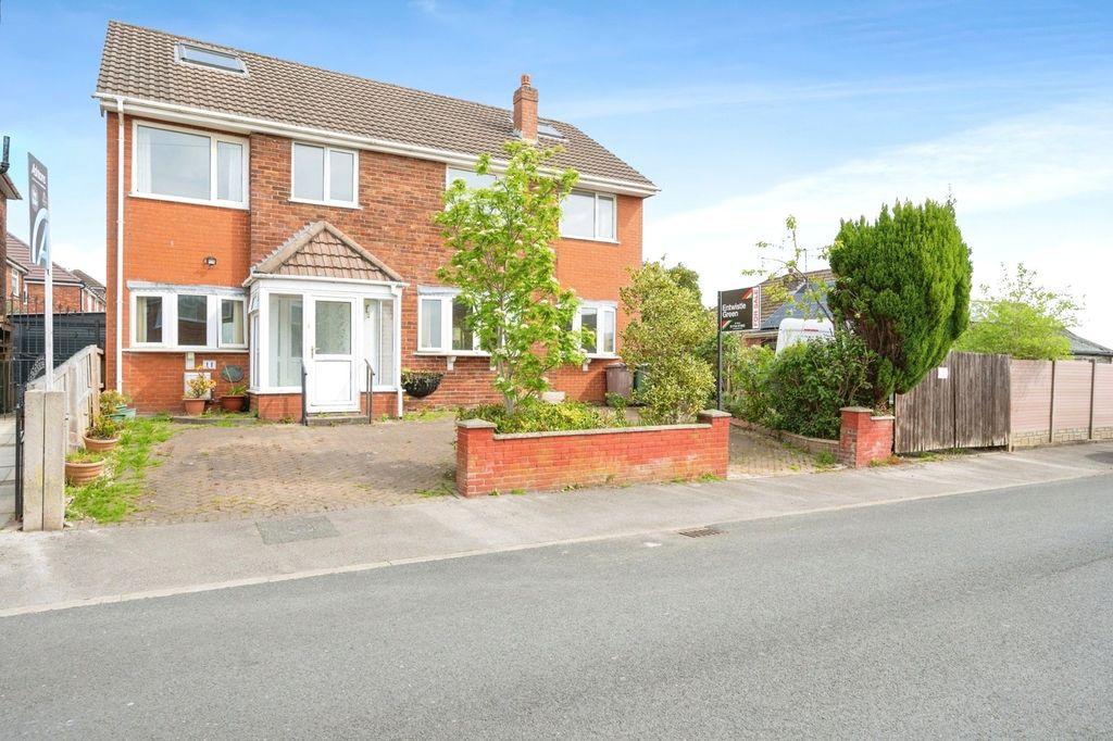 Property photo 1 of 17 Picture No. 11
