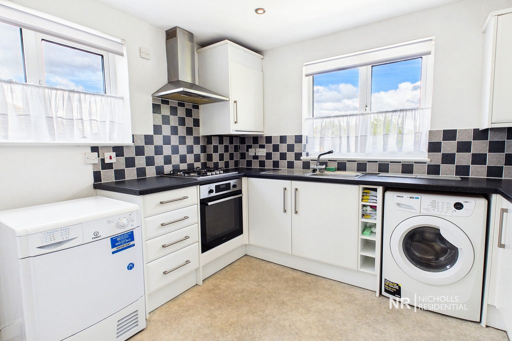 Property photo 2 of 11 Kitchen