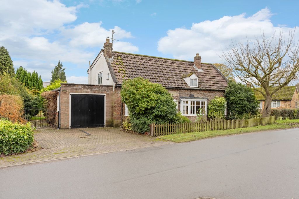 Property photo 1 of 25 Primrose Cottage 009-1588