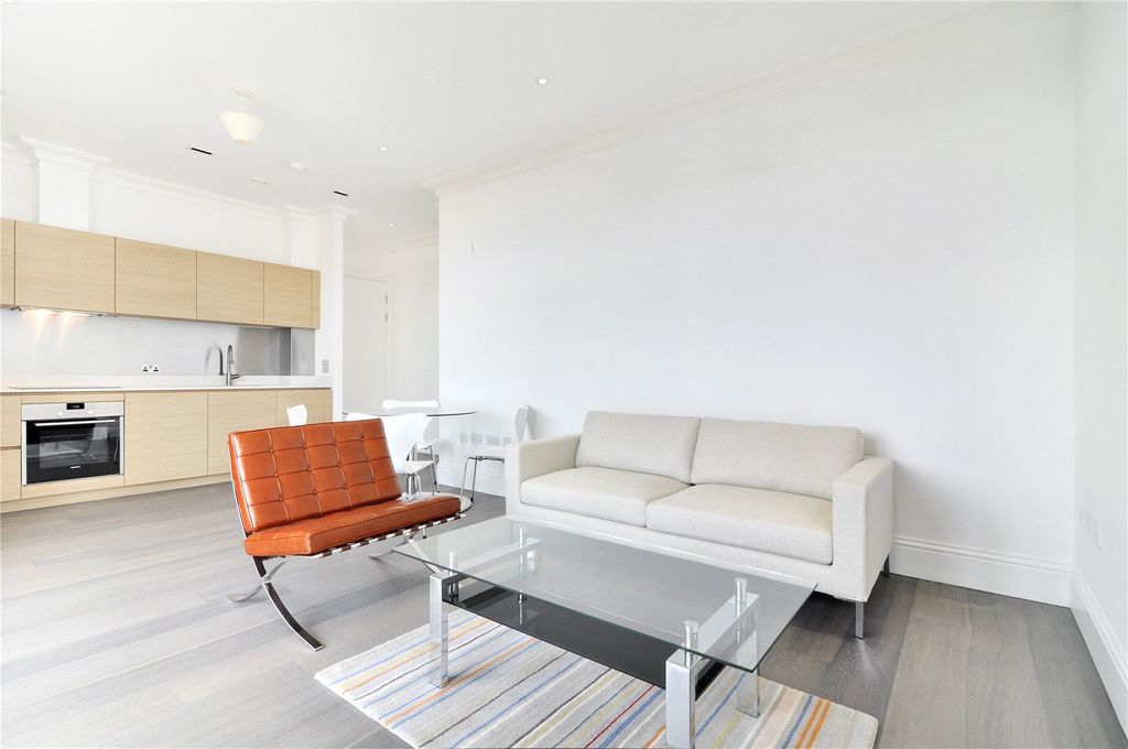 Property photo 2 of 12 Reception/Kitchen