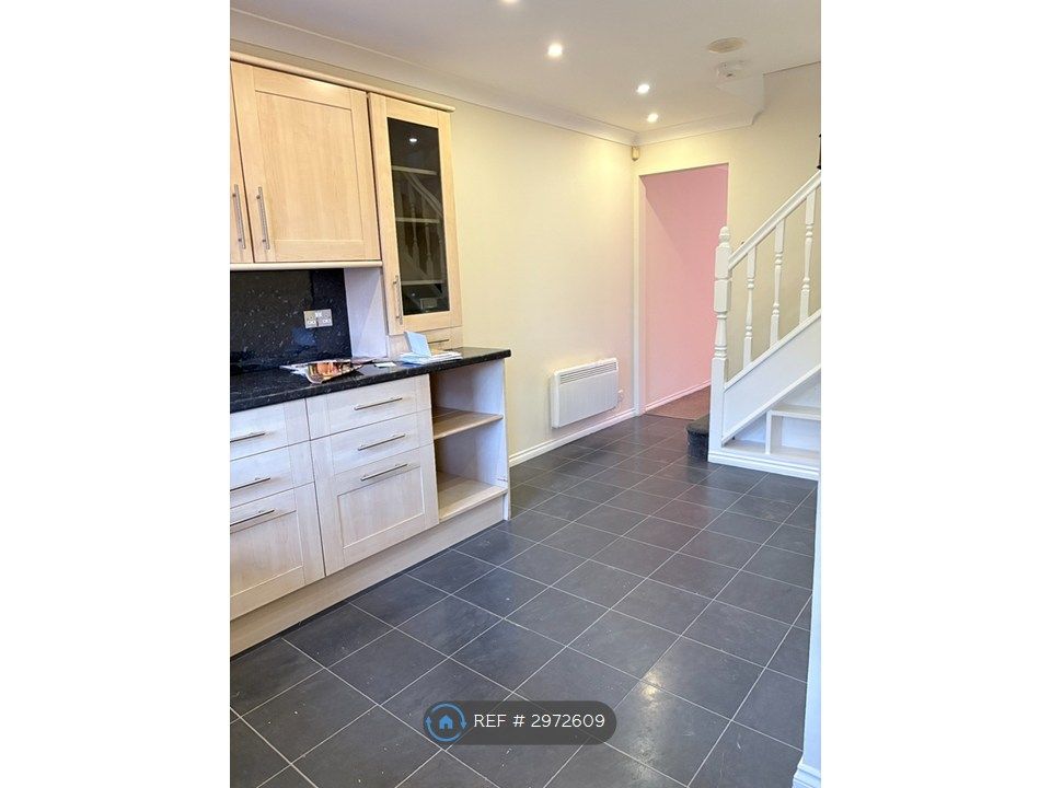 Property photo 3 of 20 Kitchen