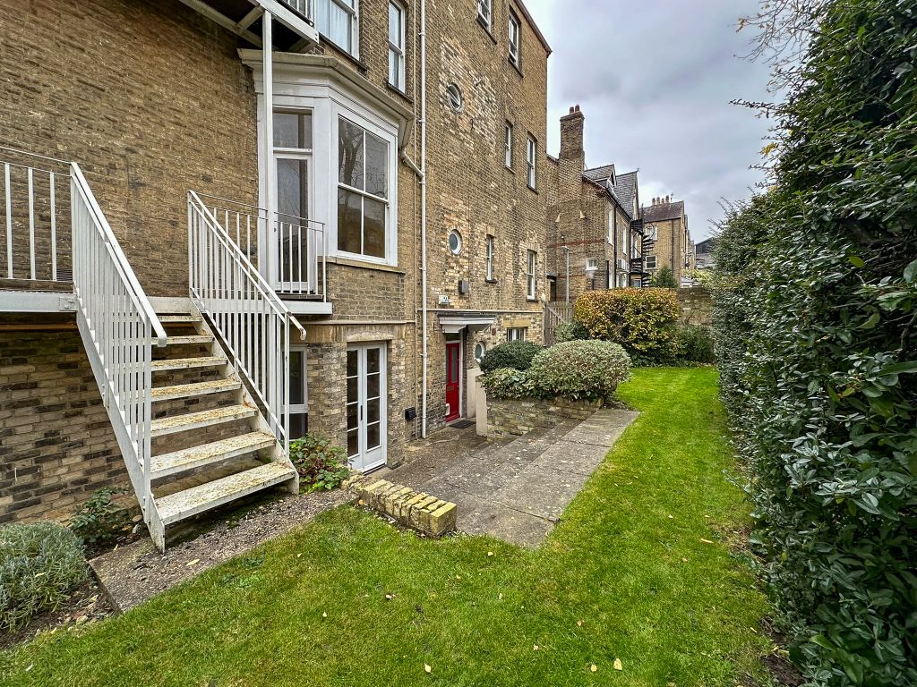 Property photo 2 of 19 Communal Gardens