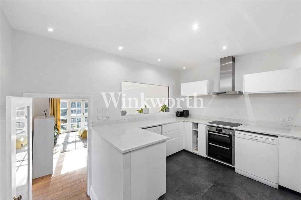 Property photo 3 of 18 Picture No. 05