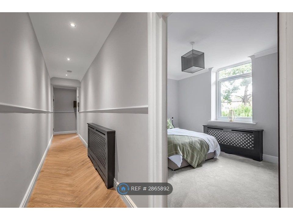 Property photo 3 of 10 33ft Hallway