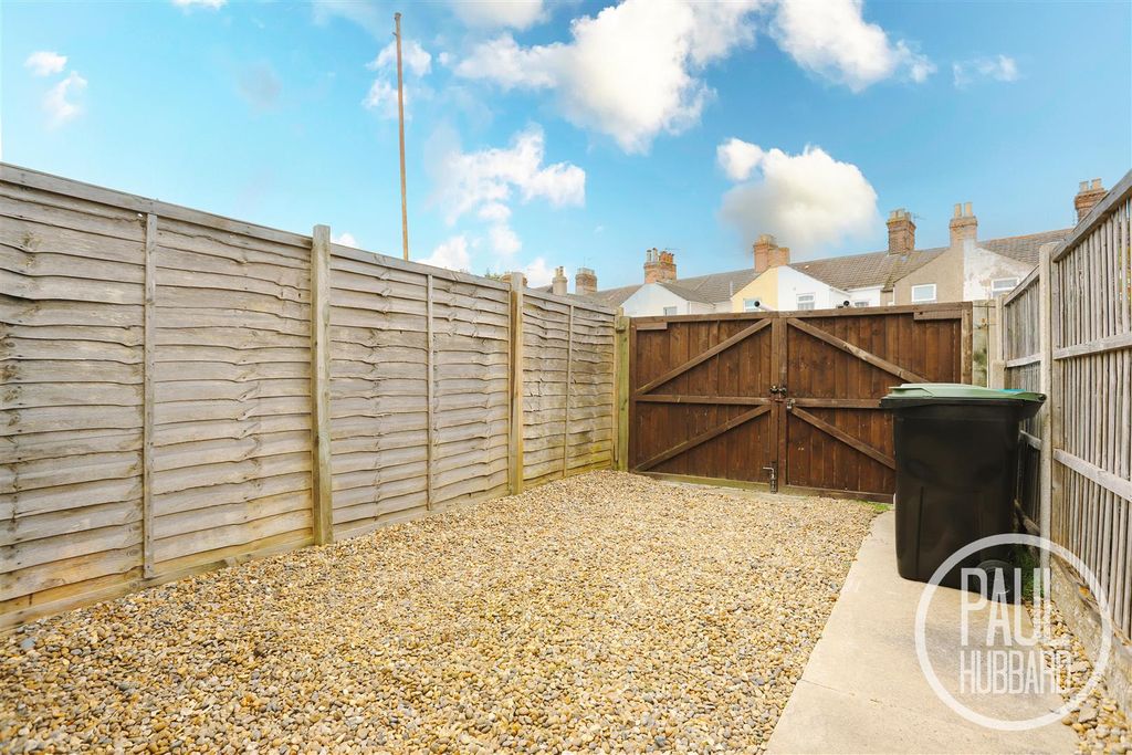 Additional image 13 of 3 bed terraced house to rentSouthwell Road NR33