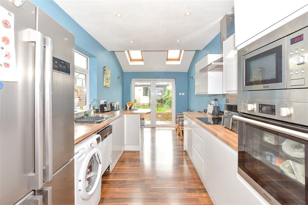 Property photo 3 of 8 Kitchen