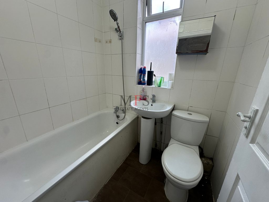 Property photo 1 of 13 Photo 5