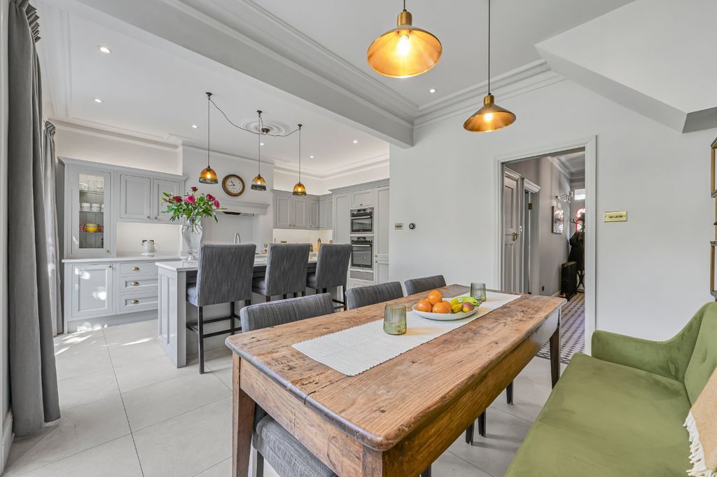 Property photo 2 of 28 Picture No. 15