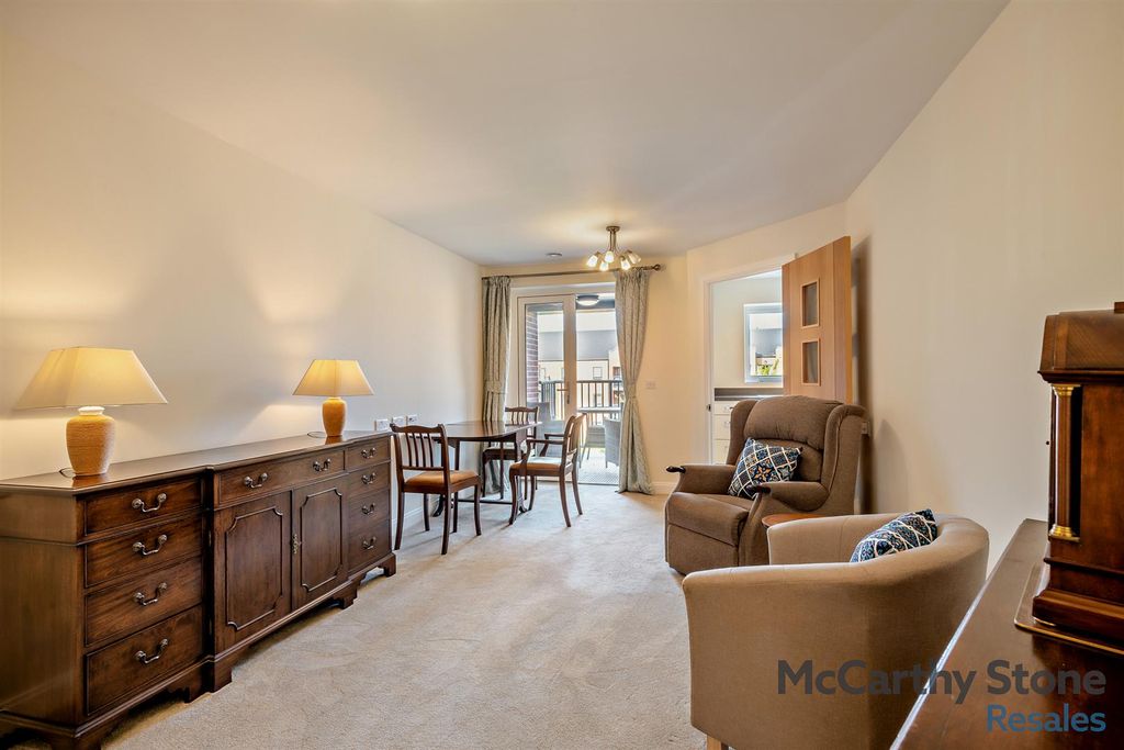 Property photo 2 of 20 8646317-Interior10-800.Jpg