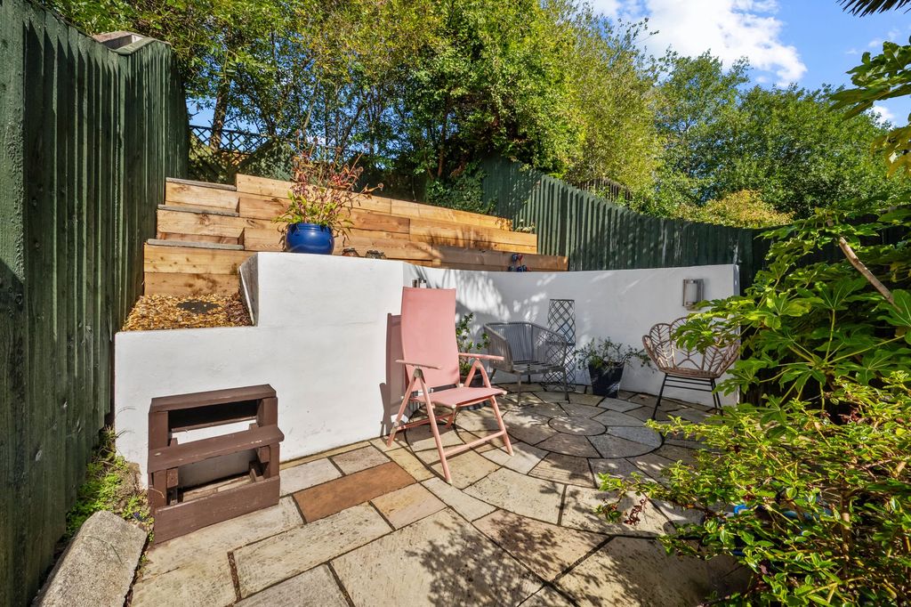 Property photo 3 of 35