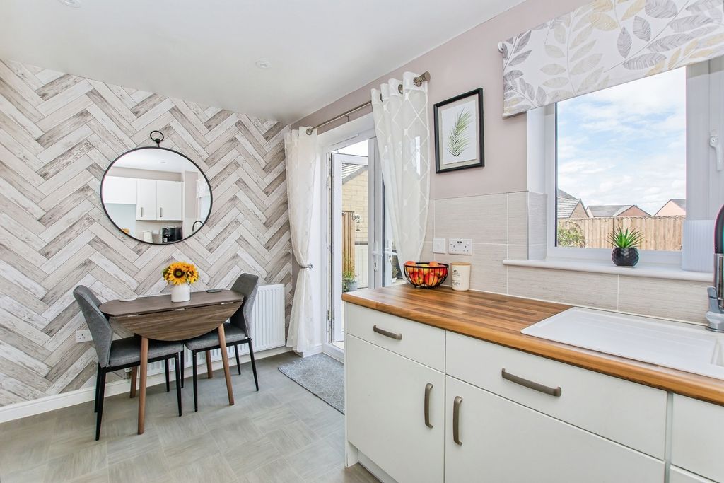 Property photo 3 of 17 Photo