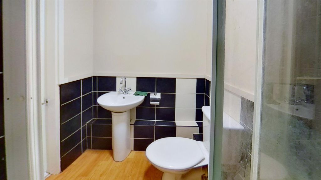 Property photo 3 of 4 181-A-Wednesbury-Road-Bathroom.Jpg