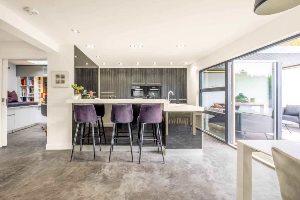 Property photo 3 of 21 Kitchen