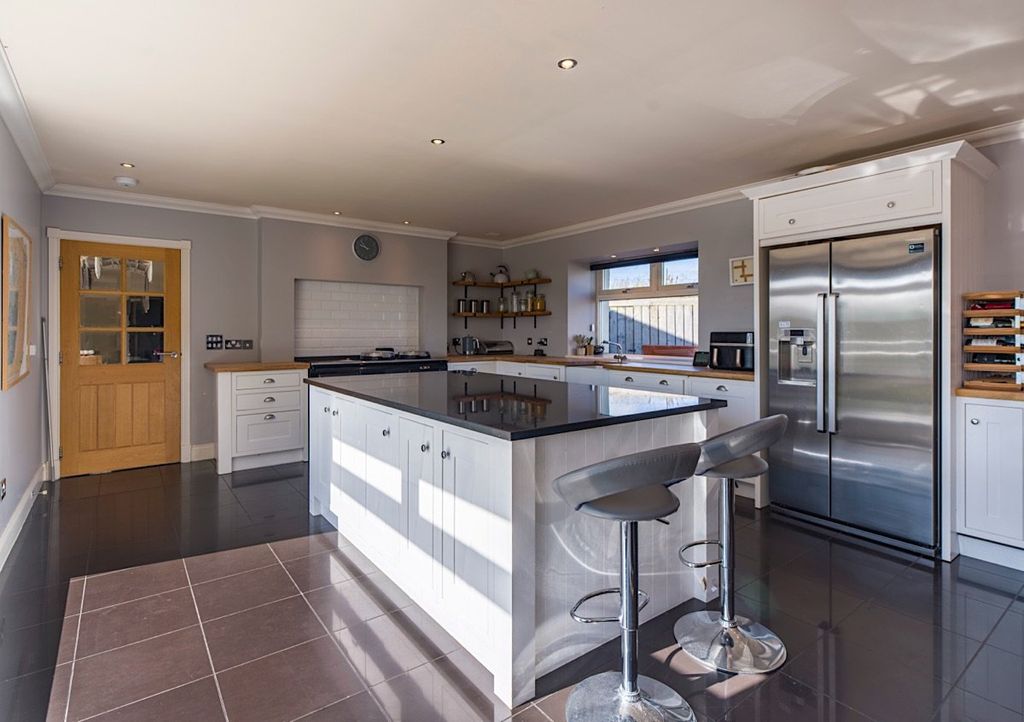 Property photo 2 of 17 Kitchen