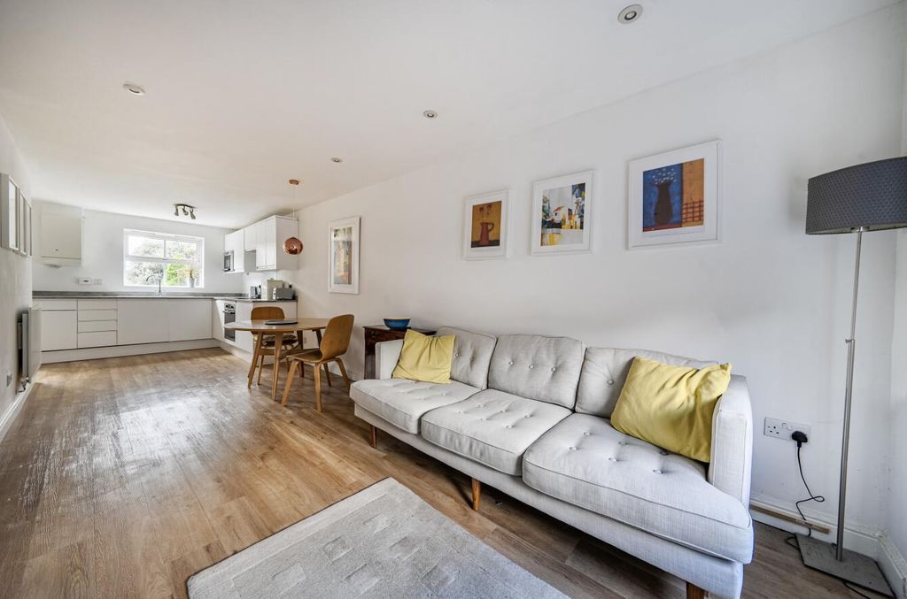 Property photo 2 of 21 Morgan Le Fay Drive 101 (9).Jpg