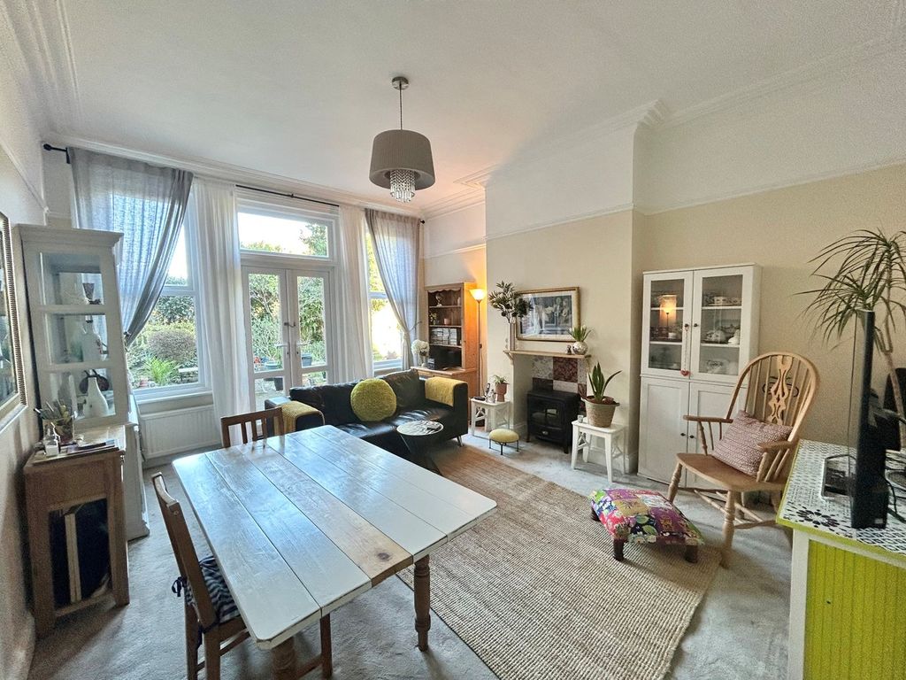 Property photo 2 of 22