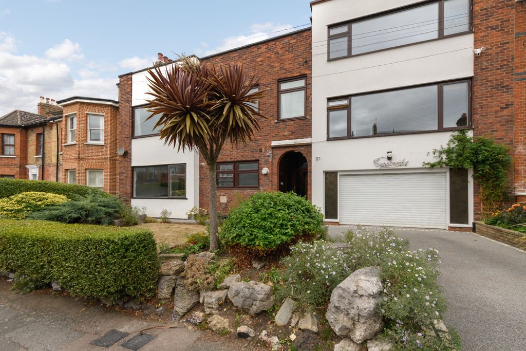 Property photo 1 of 11 5561360