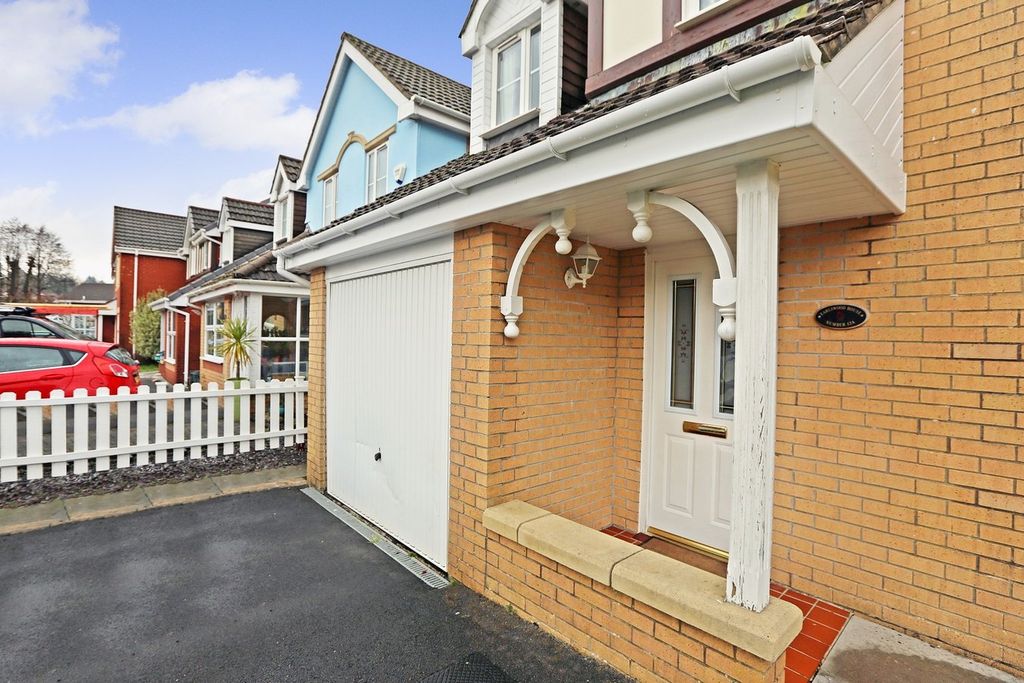 Property photo 2 of 30