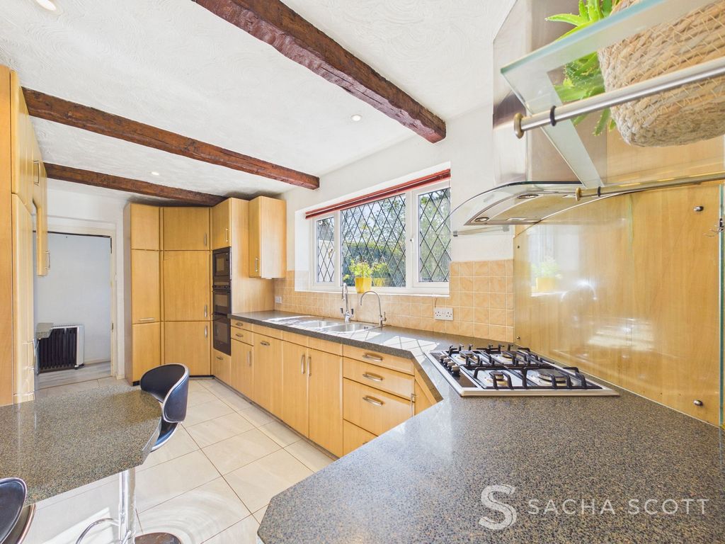 Property photo 3 of 33 Kitchen / Breakfast Room