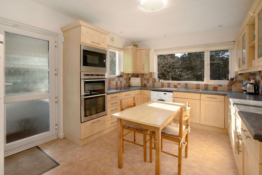 Property photo 3 of 23