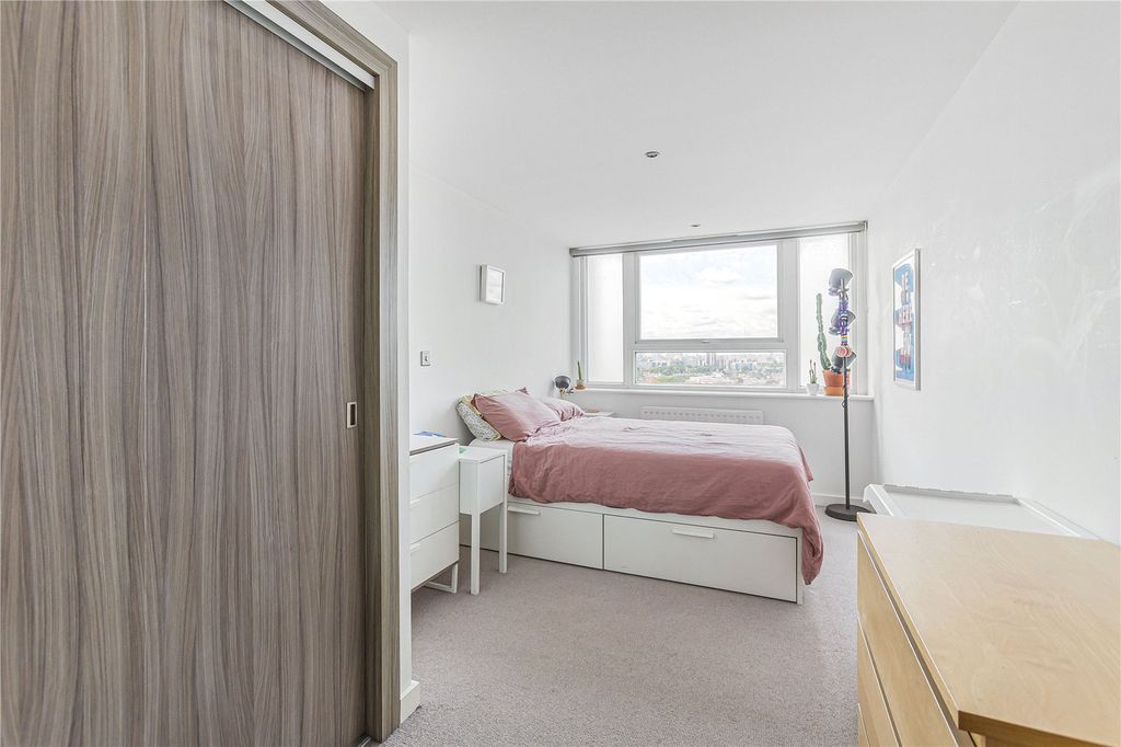 Property photo 3 of 14 Bedroom