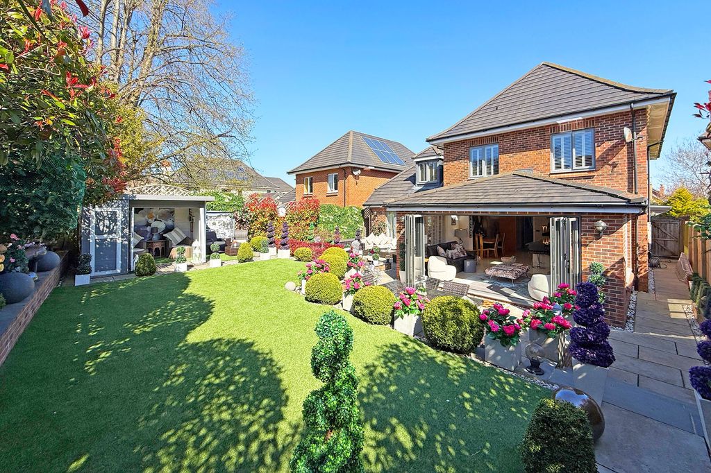 Property photo 2 of 32