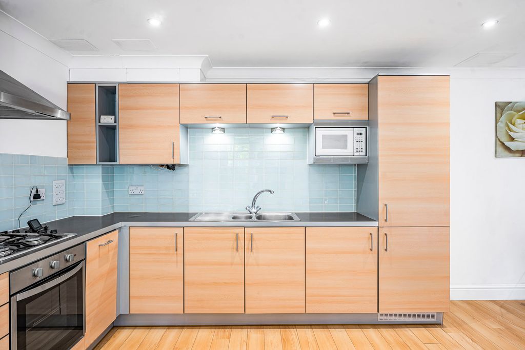 Property photo 3 of 21 Reception/Kitchen