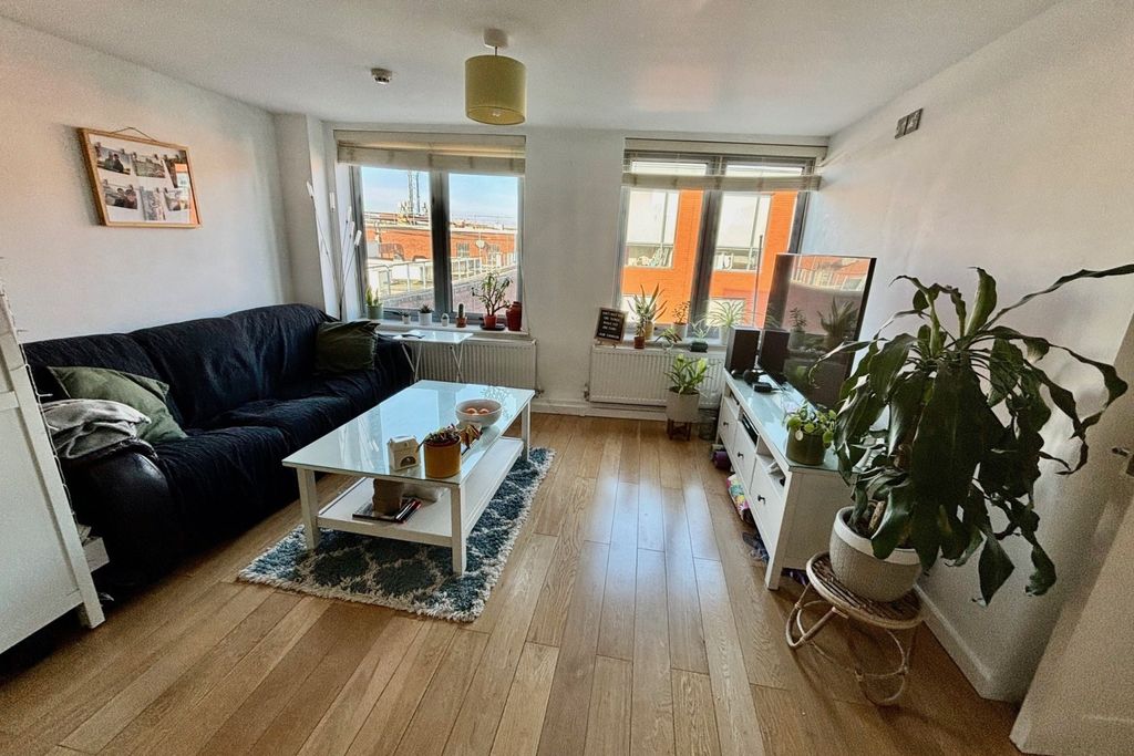 Property photo 2 of 9 Lounge