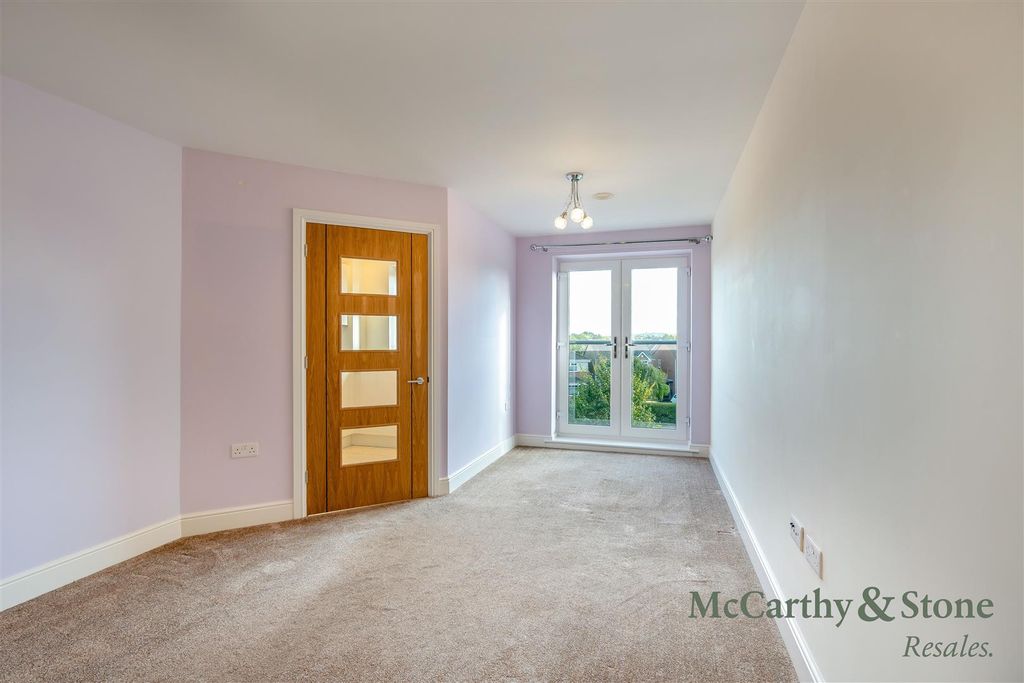 Property photo 3 of 29 8706481-Interior14.Jpg