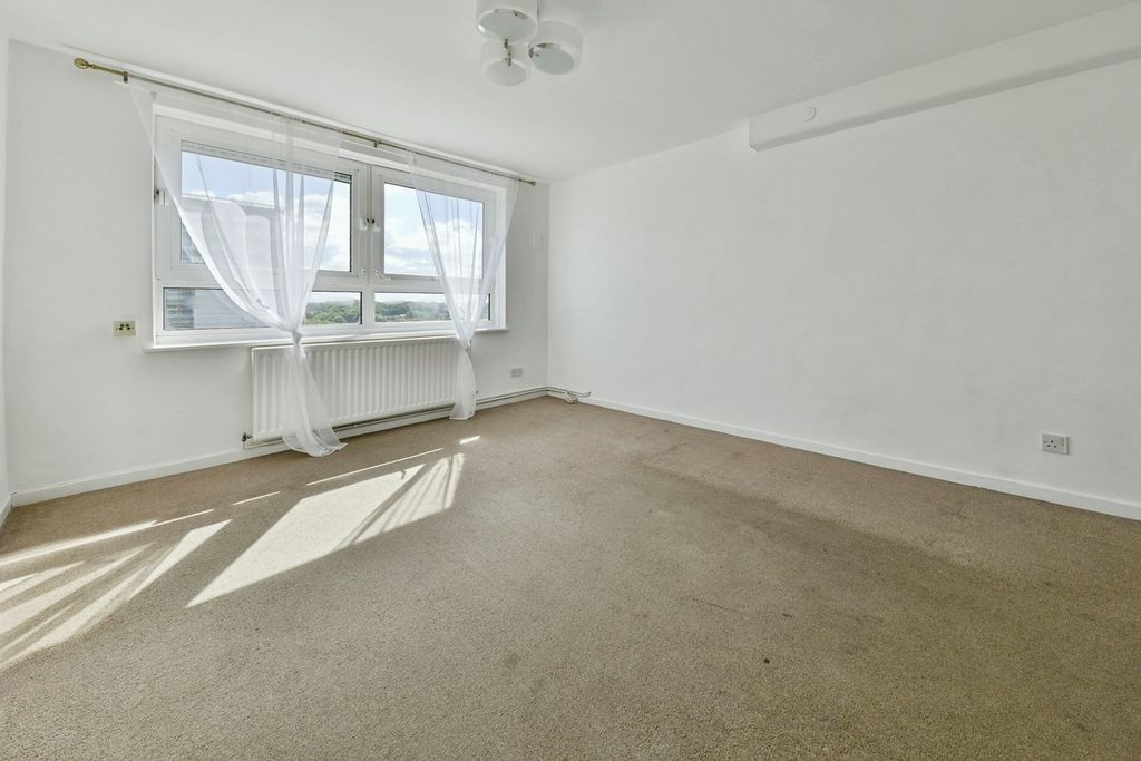 Property photo 3 of 18 Living Room