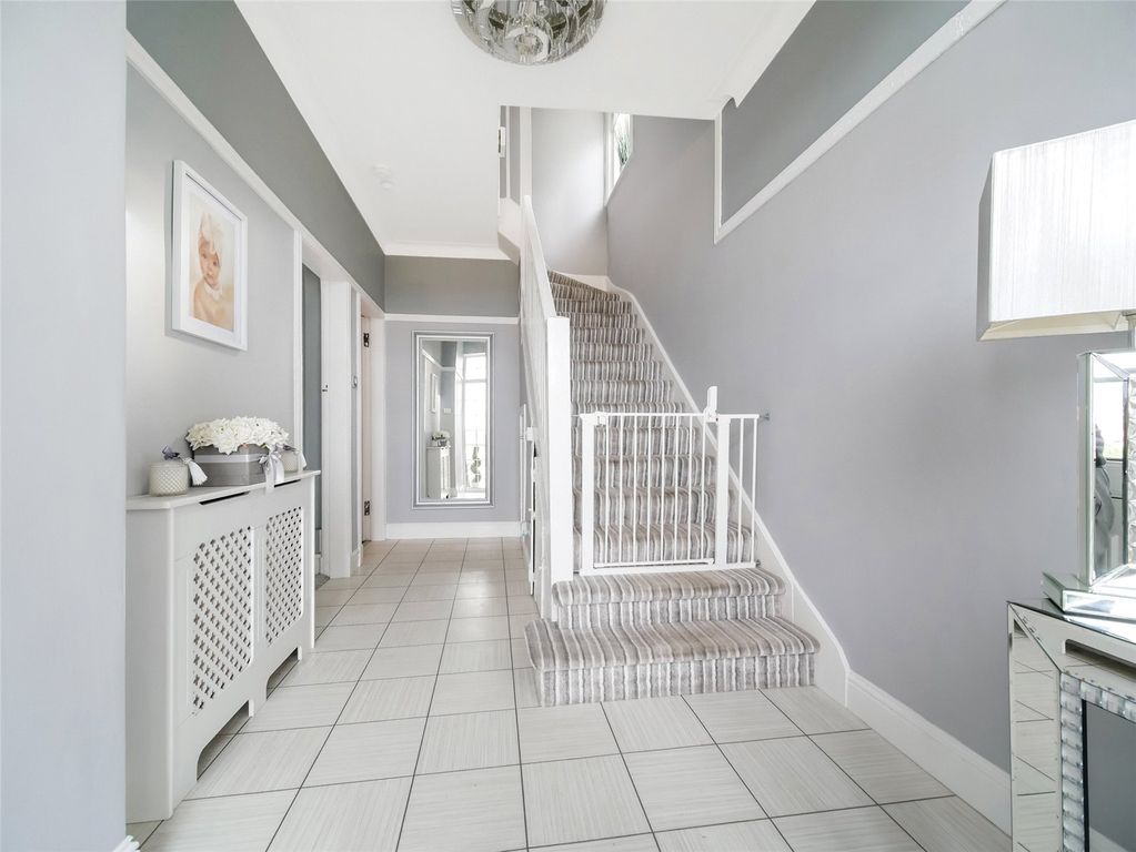 Property photo 3 of 17 Picture No. 02