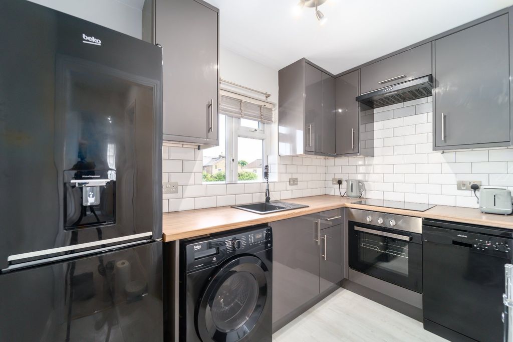 Property photo 1 of 10 Kitchen