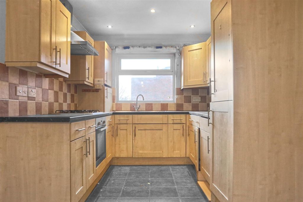 Property photo 3 of 6 Kitchen.Jpg