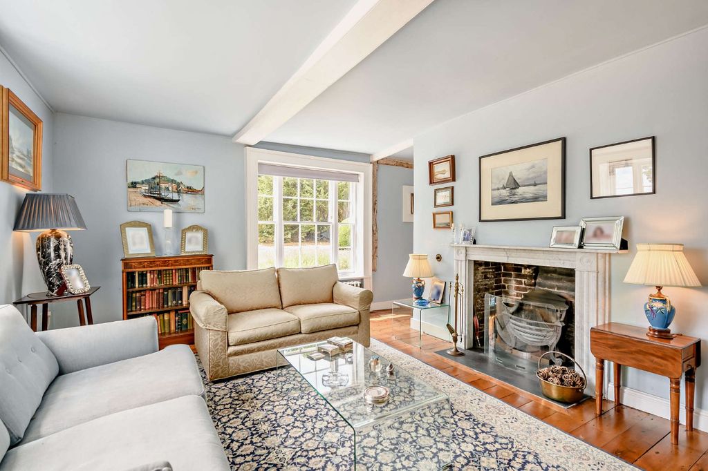 Property photo 2 of 20 Sitting Room