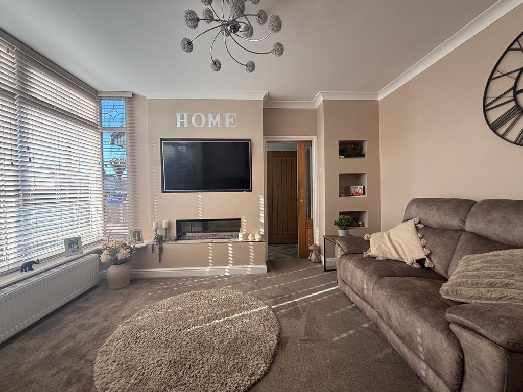 Property photo 2 of 32