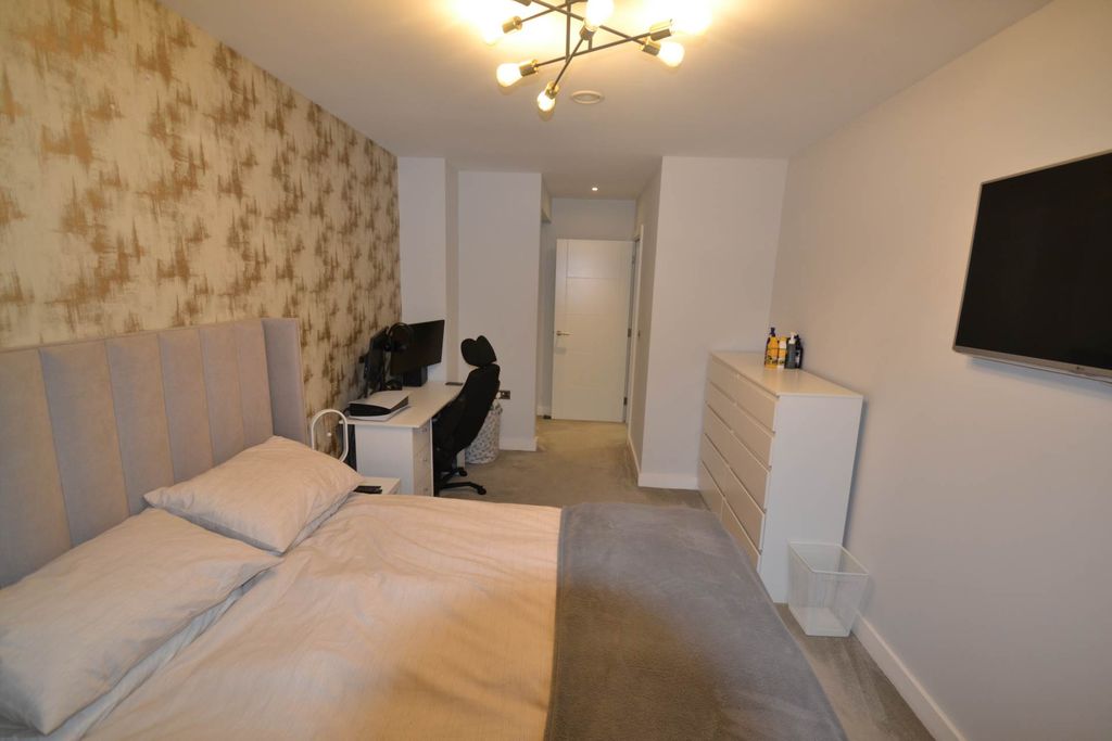 Property photo 2 of 6