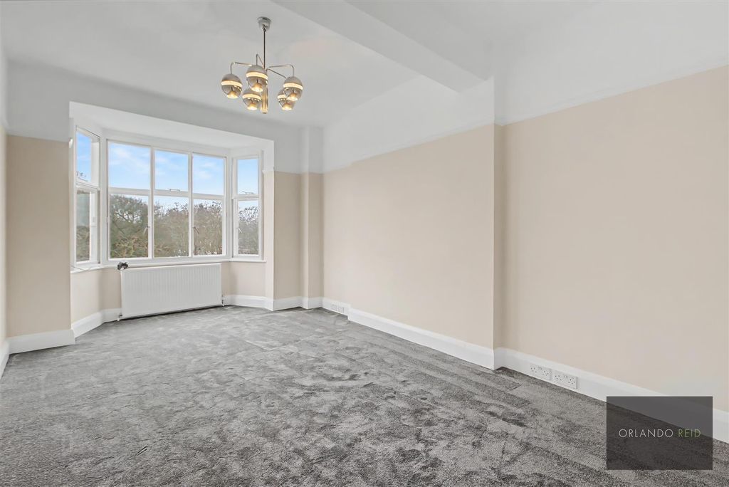 Property photo 1 of 12 Flat 15, Windsor Court Sw4 0Jf-1.Jpg