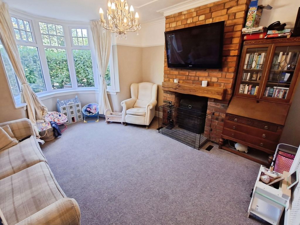 Property photo 2 of 15 Lounge