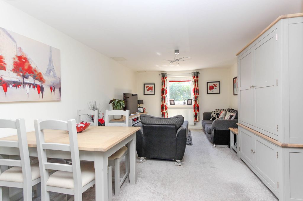 Property photo 3 of 10 Dining Area