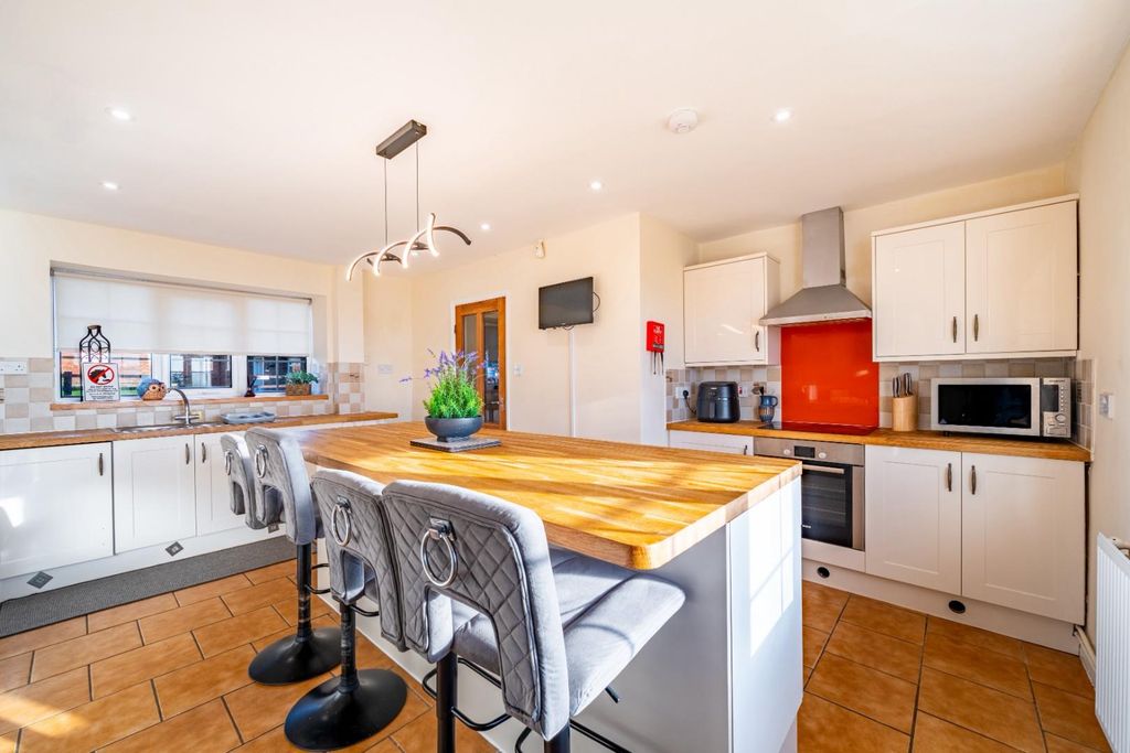 Additional image 14 of 6 bed detached house for saleScarborough Road, Filey YO14