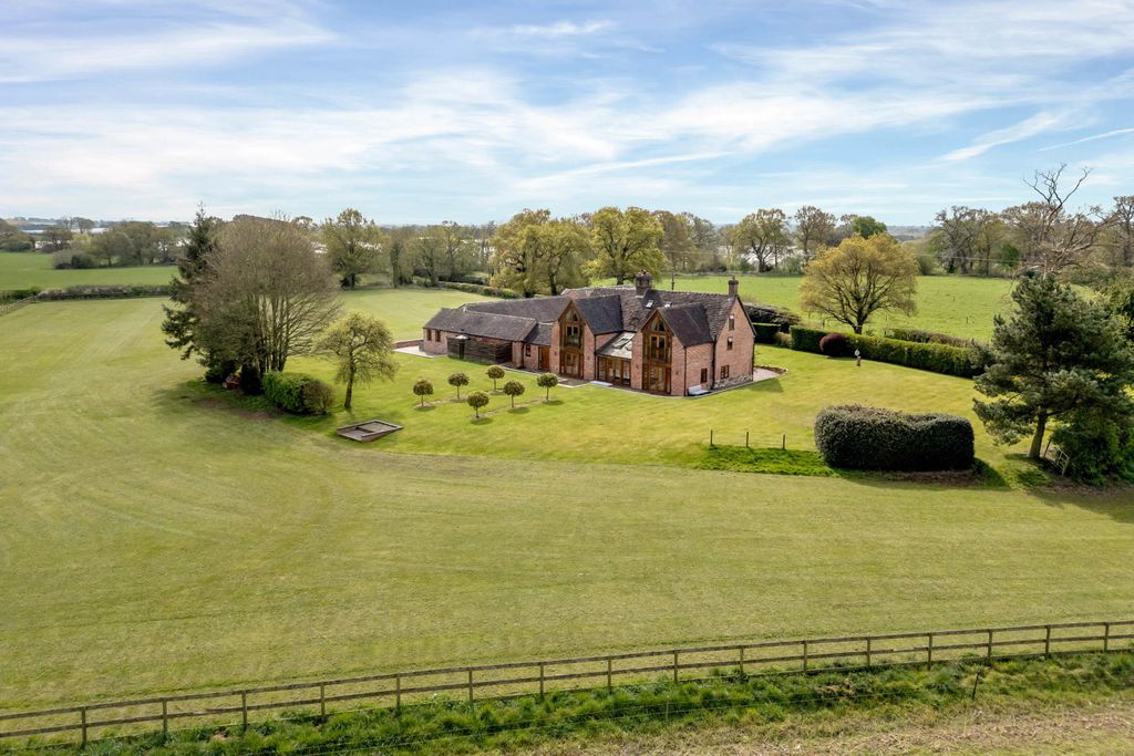 Property photo 1 of 24 The Oak House