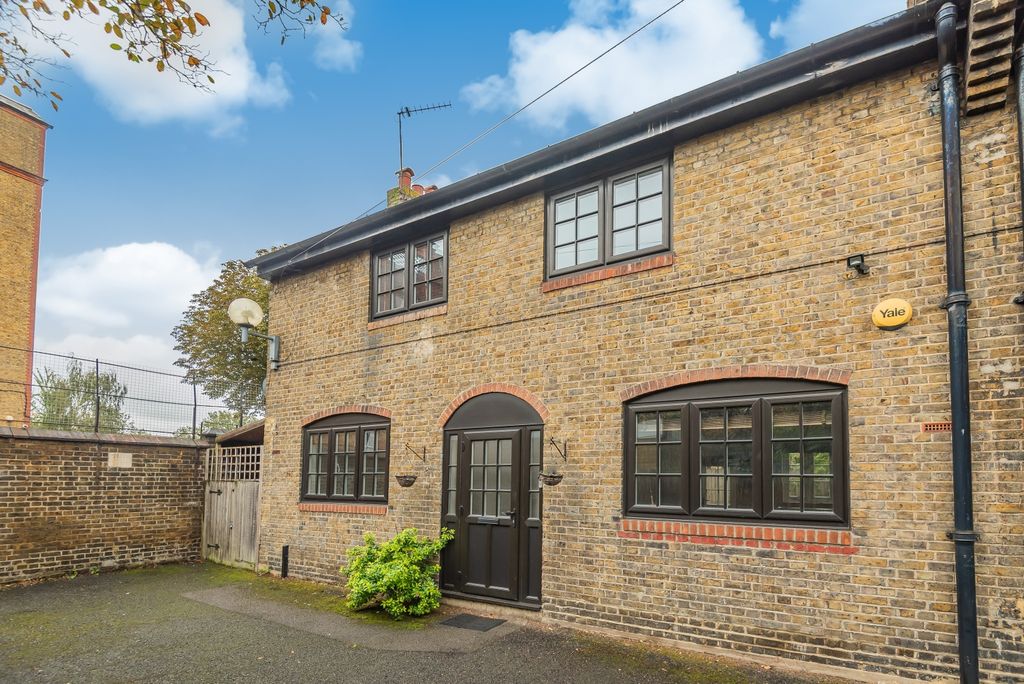 Property photo 1 of 16 646898 (1)