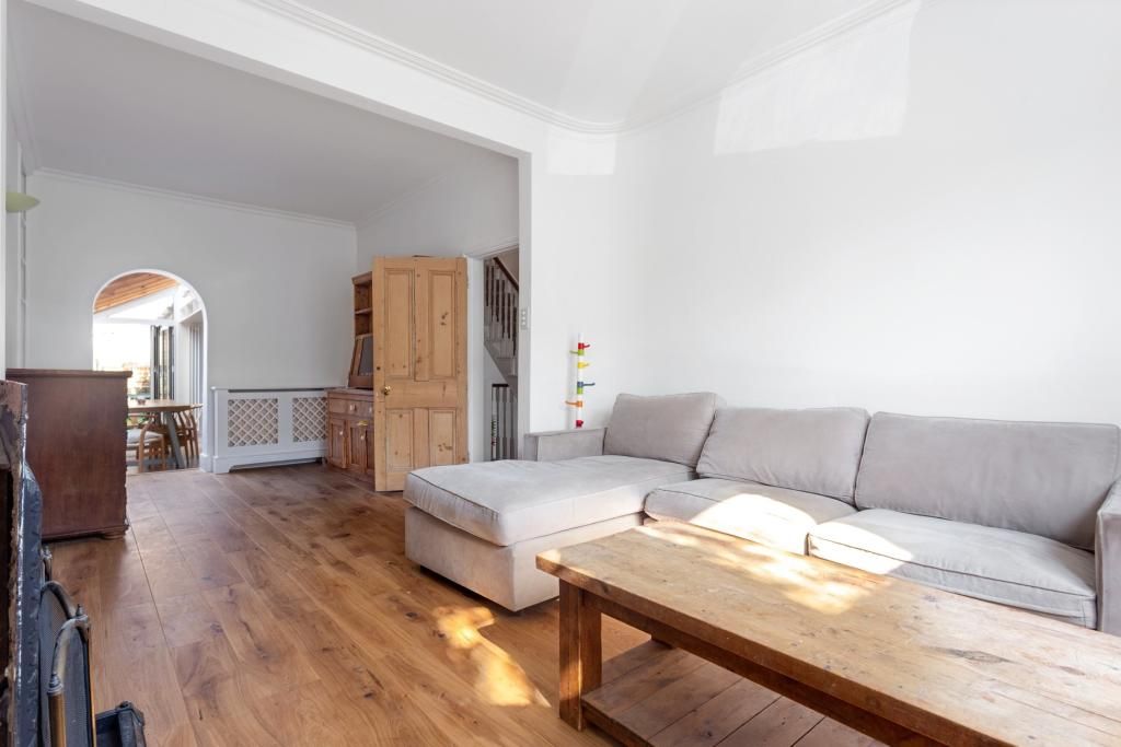 Property photo 2 of 13 Lounge