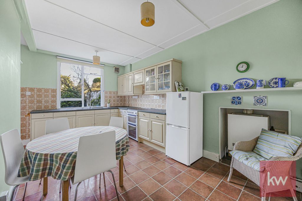 Property photo 3 of 35